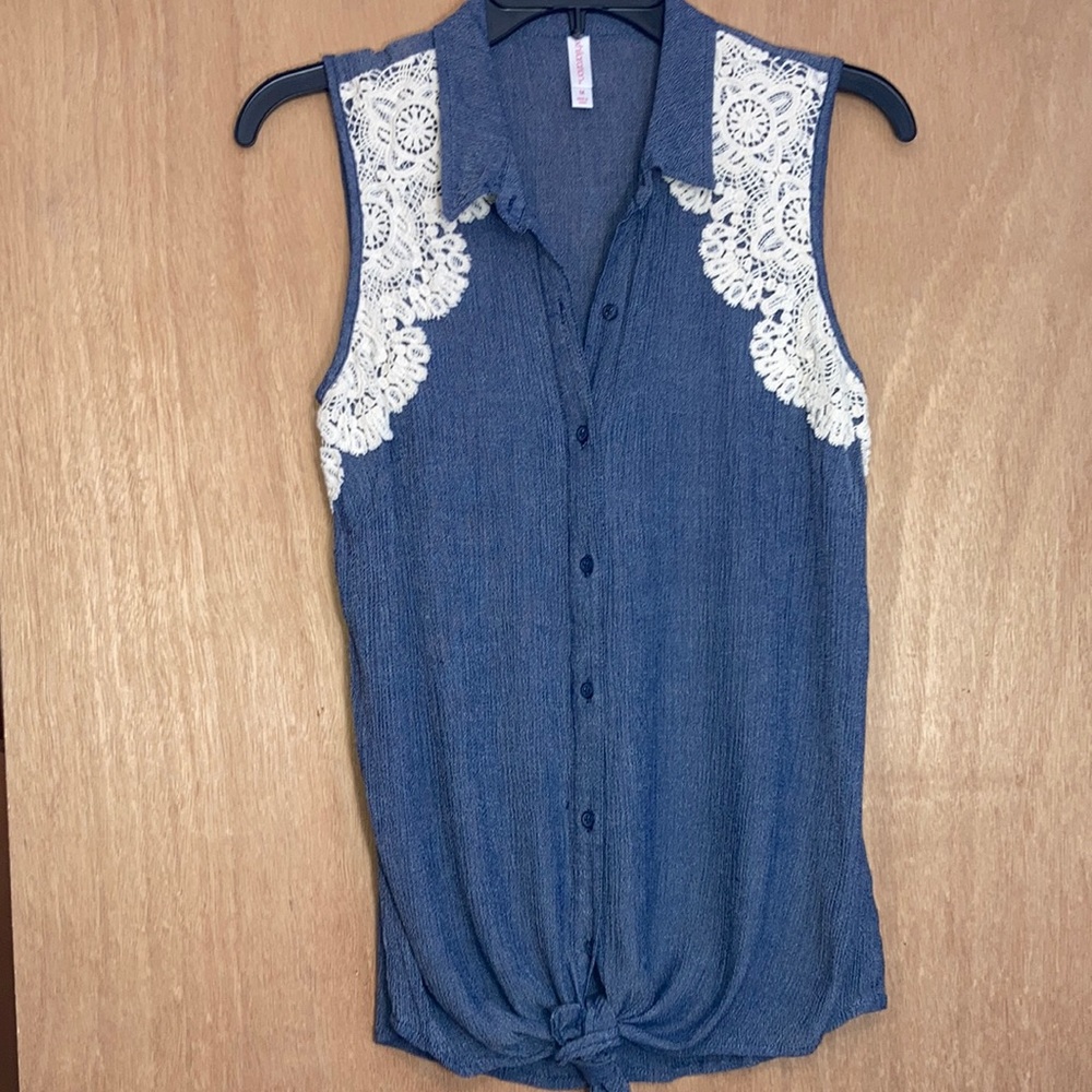 Xhilaration Sleevless Crochet Top
